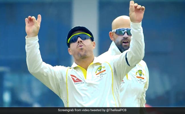 PAK vs AUS: रावलपिंडी के बेजान पिच पर वॉर्नर ने अपने 'भांगड़ा' से दर्शकों का किया मनोरंजन, देखें Video