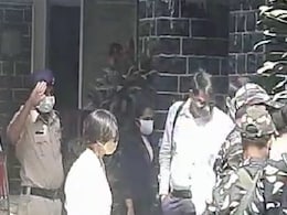 IPS रश्मि शुक्ला से फोन टैपिंग मामले में ढाई घंटे तक हुई पूछताछ, बॉम्बे हाई कोर्ट ने थाने में हाजिर होने का दिया था आदेश IPS रश्मि शुक्ला से फोन टैपिंग मामले में ढाई घंटे तक हुई पूछताछ, बॉम्बे हाई कोर्ट ने थाने में हाजिर होने का दिया था आदेश