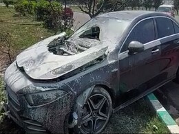 ग्रेटर नोएडा: फॉर्मूला-1 ट्रैक पर रेस में हिस्सा लेने आई करोड़ों की कार जलकर खाक ग्रेटर नोएडा: फॉर्मूला-1 ट्रैक पर रेस में हिस्सा लेने आई करोड़ों की कार जलकर खाक