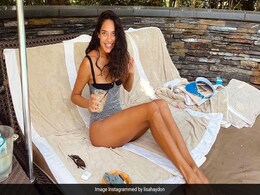 Lisa Haydon's Swimsuit Is 16 Years Old. That's It. That's Her Post Lisa Haydon's Swimsuit Is 16 Years Old. That's It. That's Her Post