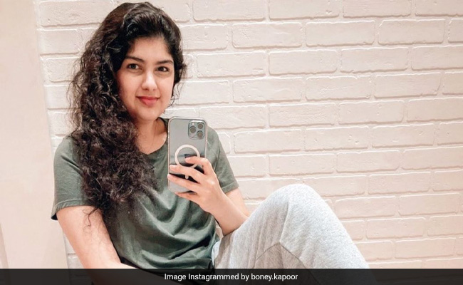 "Fit, Fresh And Beautiful": Boney Kapoor's Note For Daughter Anshula