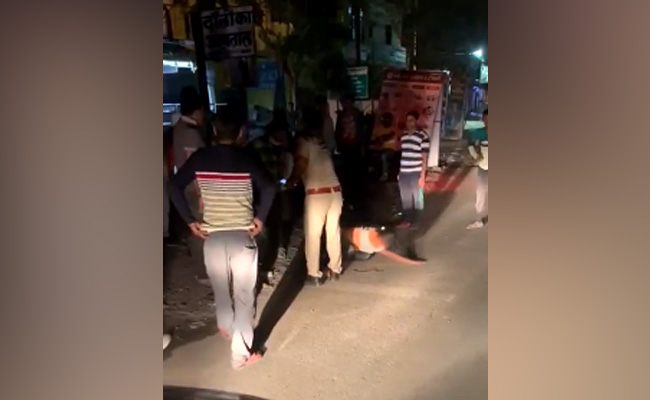 Drunk Woman Kicked By Auto Drivers In Presence Of Cop In Rajasthan