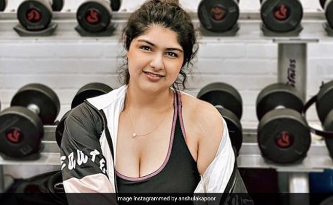 "Onwards And Upwards": Just Janhvi Kapoor Praising Sister Anshula's Drastic Weight Loss