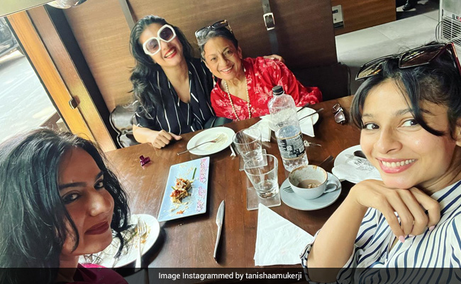 Kajol's Brunch Date With Tanuja-Tanishaa And Ajay Devgn's Sister Neelam