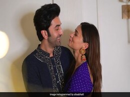 रौशनी से जगमगा उठा रणबीर कपूर का घर, Video में देखें शादी की शानदार तैयारी का नजारा  रौशनी से जगमगा उठा रणबीर कपूर का घर, Video में देखें शादी की शानदार तैयारी का नजारा