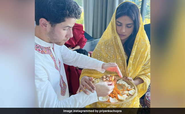 Priyanka Chopra की ही तरह इन सेलेब्रिटीज ने पुराने प्रचलित नामों से किया बच्चे का नामकरण, देखें कौन हैं वो सेलेब्स