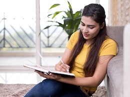 परेशान मन को हैप्पी बनाने के लिए रोजाना लिखें 3 चीजें, स्ट्रेस होगा कम और आएगी पॉजिटिविटी परेशान मन को हैप्पी बनाने के लिए रोजाना लिखें 3 चीजें, स्ट्रेस होगा कम और आएगी पॉजिटिविटी