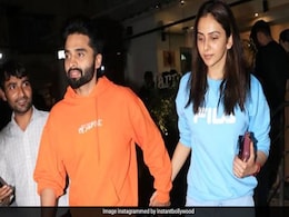 जैकी भगनानी के साथ डिनर डेट पर गईं रकुल प्रीत सिंह, फिर यूं हाथों में हाथ डाले आईं नजर  जैकी भगनानी के साथ डिनर डेट पर गईं रकुल प्रीत सिंह, फिर यूं हाथों में हाथ डाले आईं नजर