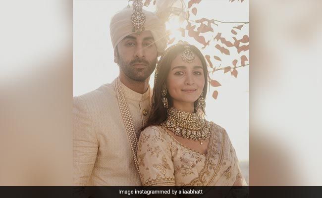 Ranbir Kapoor, Alia Bhatt Wedding LIVE Updates: रणबीर कपूर और आलिया भट्ट की हुई शादी, देखें फोटो