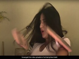 Nora Fatehi की मां लेकर आईं शादी का रिश्ता, दुल्हे की शक्ल देख किया मना तो मां ने कर दी चप्पल से धुनाई Nora Fatehi की मां लेकर आईं शादी का रिश्ता, दुल्हे की शक्ल देख किया मना तो मां ने कर दी चप्पल से धुनाई