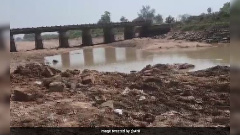 बिहार में चार साल से अधूरा खड़ा लगभग 6 करोड़ की लागत से बना ब्रिज, जानें क्यों नहीं आ रहा काम