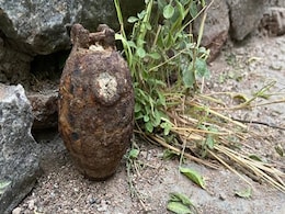 दिल्ली: मोहम्मदपुर में हैंड ग्रेनेड मिलने से हड़कंप, बम स्क्वॉड टीम कर रही जांच दिल्ली: मोहम्मदपुर में हैंड ग्रेनेड मिलने से हड़कंप, बम स्क्वॉड टीम कर रही जांच