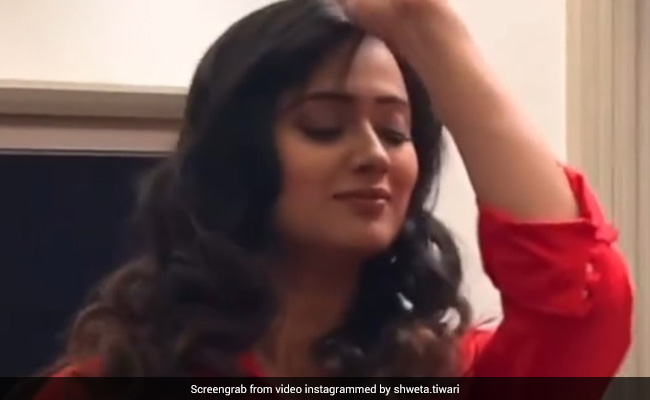 श्वेता तिवारी ने अंग्रेजी गाने पर किया ऐसा बाल झटक के डांस, चंद मिनटों में Video Viral