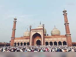 जामा मस्जिद को मिला नया शाही इमाम, अहमद बुखारी ने बेटे को घोषित किया अपना 'उत्तराधिकारी' जामा मस्जिद को मिला नया शाही इमाम, अहमद बुखारी ने बेटे को घोषित किया अपना 'उत्तराधिकारी'