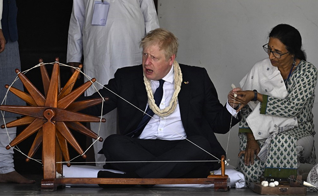 Watch: UK PM Boris Johnson Tries The <i>Charkha</i> At Gandhi's Ashram