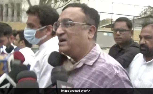 Congress Team Stopped By Police From Visiting Delhi Demolition Site