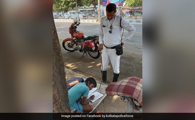 Kolkata Traffic Cop Doubles Up As Teacher For 8-Year-Old, Wins Hearts