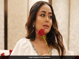 अपनी ही खूबसूरती पर फिदा हुईं नेहा कक्कड़, लाल गुलाब हाथ में लेकर बोलीं- कहां ले के जाऊं यह ब्यूटी अपनी ही खूबसूरती पर फिदा हुईं नेहा कक्कड़, लाल गुलाब हाथ में लेकर बोलीं- कहां ले के जाऊं यह ब्यूटी