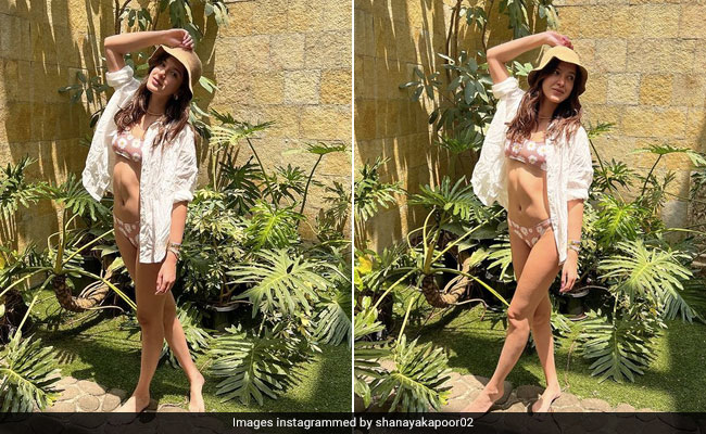 A Bucket Hat And Daisy Print Swimsuit On Shanaya Kapoor Make For A Delightful Summer