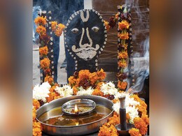 Sawan 2022 Shani Puja: सावन का दूसरा शनिवार शनि देव को प्रसन्न करने के लिए बेहद खास, इन 5 राशि के जातक जरूर करे लें ये काम Sawan 2022 Shani Puja: सावन का दूसरा शनिवार शनि देव को प्रसन्न करने के लिए बेहद खास, इन 5 राशि के जातक जरूर करे लें ये काम