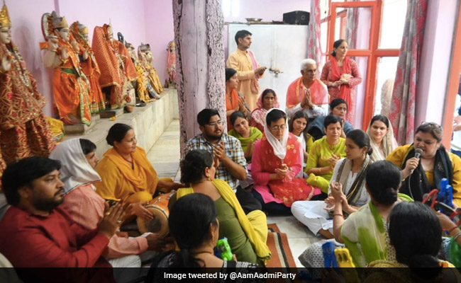 Centre To Demolish Temple In Delhi, Claims AAP Amid Bulldozer Row