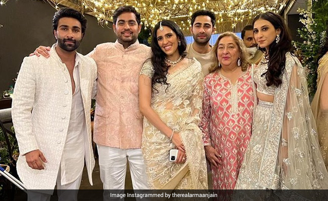 Ranbir Kapoor, Alia Bhatt Wedding: Akash And Shloka Ambani Posed With The Jains. More Inside Pics