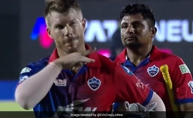 'मैं फायर है..' दिल्ली को जीत दिलाने के बाद वॉर्नर ने 'पुष्पा' वाला अंदाज दिखाकर लूटी महफिल- Video