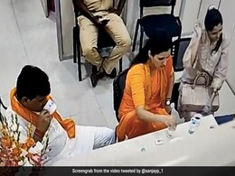 Navneet Rana के आरोप पर उठने लगे सवाल, मजिस्ट्रेट के रिमांड ऑर्डर में नहीं है दुर्व्यवहार का जिक्र Navneet Rana के आरोप पर उठने लगे सवाल, मजिस्ट्रेट के रिमांड ऑर्डर में नहीं है दुर्व्यवहार का जिक्र