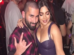 Bhumi Pednekar की फ्रेंड के साथ पार्टी करते PHOTO वायरल, मस्ती के मूड में दिखीं एक्ट्रेस  Bhumi Pednekar की फ्रेंड के साथ पार्टी करते PHOTO वायरल, मस्ती के मूड में दिखीं एक्ट्रेस