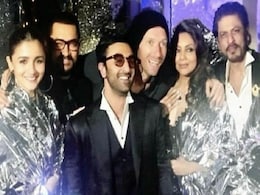 रिसेप्शन पर आलिया और रणबीर का दिखा हटकर अंदाज, आमिर, शाहरुख, गौरी के साथ वायरल हुई फोटो रिसेप्शन पर आलिया और रणबीर का दिखा हटकर अंदाज, आमिर, शाहरुख, गौरी के साथ वायरल हुई फोटो