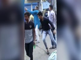 जहांगीरपुर हिंसा : वीडियो से चेहरे के मिलान के लिए पुलिस ने फोरेंसिक लैब से खिंचवाई आरोपियों की फोटो जहांगीरपुर हिंसा : वीडियो से चेहरे के मिलान के लिए पुलिस ने फोरेंसिक लैब से खिंचवाई आरोपियों की फोटो