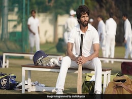 Jersey Box Office Collection Day 2: कछुए की चाल चल रही शाहिद कपूर की फिल्म 'जर्सी', दूसरे दिन का कलेक्शन जान चौंक जाएंगे Jersey Box Office Collection Day 2: कछुए की चाल चल रही शाहिद कपूर की फिल्म 'जर्सी', दूसरे दिन का कलेक्शन जान चौंक जाएंगे