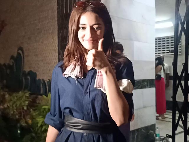 सिद्धांत चतुर्वेदी की बर्थडे पार्टी में कैजुअल आउटफिट में नजर आईं अनन्‍या पांडे