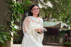 "<i>Bahut Sundar Lag Rahe Ho</i>," Paparazzi Told Kareena Kapoor. We Agree "<i>Bahut Sundar Lag Rahe Ho</i>," Paparazzi Told Kareena Kapoor. We Agree