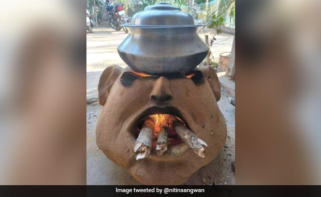 चूल्हे तो बहुत देखे होंगे, लेकिन मुंह वाला ऐसा चूल्हा कभी नहीं देखा होगा, तस्वीर हो रही है वायरल