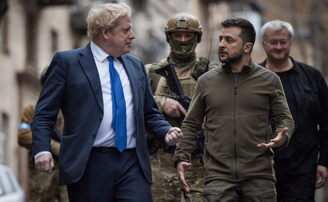 Ukraine Preps For "Big Battles", Russia Rushes To Link Separatist Areas: 10 Points