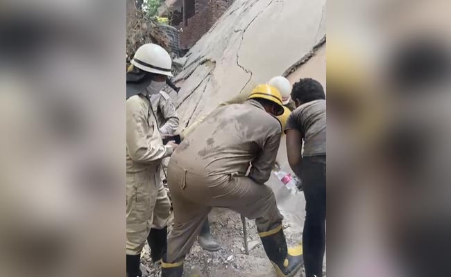 2 Killed, 5 Pulled Out Of Rubble In Delhi Building Collapse