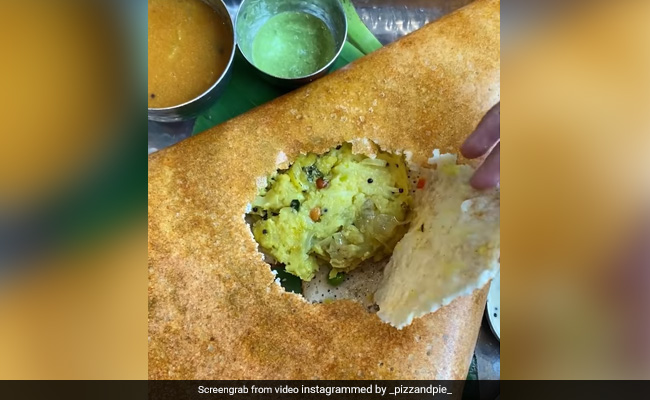 Food Blogger ने बताया डोसा खाने का सही तरीका, देखकर कन्फ्यूज़ हुए लोग, बोले- ऐसा नहीं हो सकता - देखें Video