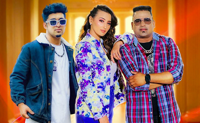 श्वेता महारा ने 'रेलिया रे' और 'सिलवटिया' के बाद ‘कभी लेफ्ट कभी राइट’ से मचाया धूम, सोशल मीडिया पर वायरल हुआ गाना 