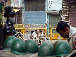 जहांगीरपुरी हिंसा: दिल्ली पुलिस ने एक और आरोपी को किया गिरफ्तार, हिंसा के लिए उकसाने का है आरोप जहांगीरपुरी हिंसा: दिल्ली पुलिस ने एक और आरोपी को किया गिरफ्तार, हिंसा के लिए उकसाने का है आरोप