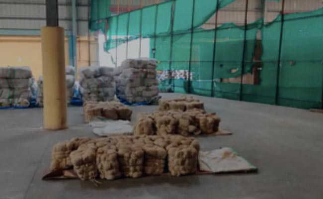 गुजरात के बंदरगाह में धागों में लपेटकर लाई गई 600 करोड़ की हेरोइन बरामद