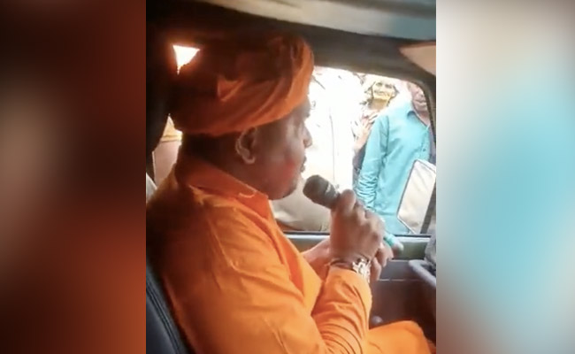 धर्म के नाम पर बेलगाम होते लोग