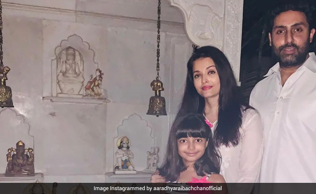 ऐश्वर्या-अभिषेक साथ सीता-राम की आरती करती दिखीं आराध्या बच्चन, वीडियो देख फैंस बोले- वाह क्या आवाज है...