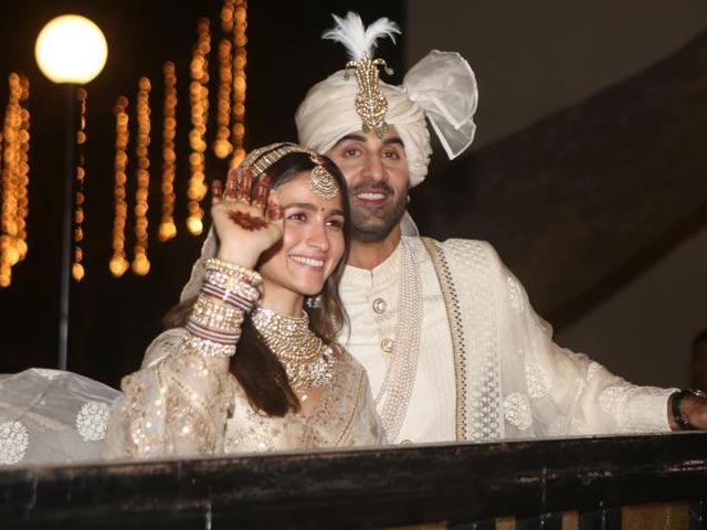 Meet The Newlyweds: Ranbir Kapoor And Alia Bhatt Pose For Pics