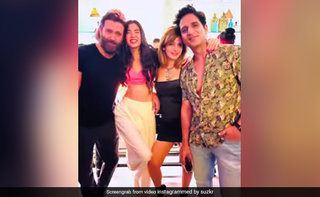 Viral Pic: Hrithik Roshan And Saba Azad Had This Much Fun In Goa With Sussanne Khan And Arslan Goni