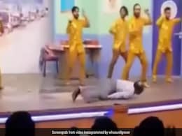 'तेरी आंख्या का यो काजल' पर अंकल ने किया जमीन पर लोट-लोट कर ऐसा डांस, फैंस बोले- वन्स मोर 'तेरी आंख्या का यो काजल' पर अंकल ने किया जमीन पर लोट-लोट कर ऐसा डांस, फैंस बोले- वन्स मोर