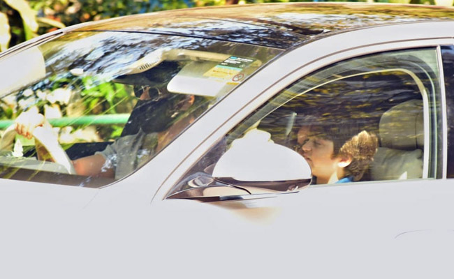 Shah Rukh Khan Steps Out In Mumbai With Kids Suhana And AbRam. See Pics