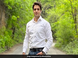 IAS अतहर आमिर खान का हैंडसम लुक देख क्रेजी हुईं लड़कियां, शादी करने के लिए लगी लड़कियों की लाइन IAS अतहर आमिर खान का हैंडसम लुक देख क्रेजी हुईं लड़कियां, शादी करने के लिए लगी लड़कियों की लाइन