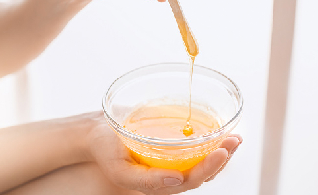 De Tan: चेहरे से टैनिंग हटाने के लिए शहद को इन 2 चीजों के साथ मिलाकर करें इस्तेमाल, धूप से खोया ग्लो आ जाएगा वापस