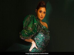 रश्मि देसाई की ग्लैमरस तस्वीरें वायरल, लुक्स देख आप भी कहेंगे वाह रश्मि देसाई की ग्लैमरस तस्वीरें वायरल, लुक्स देख आप भी कहेंगे वाह